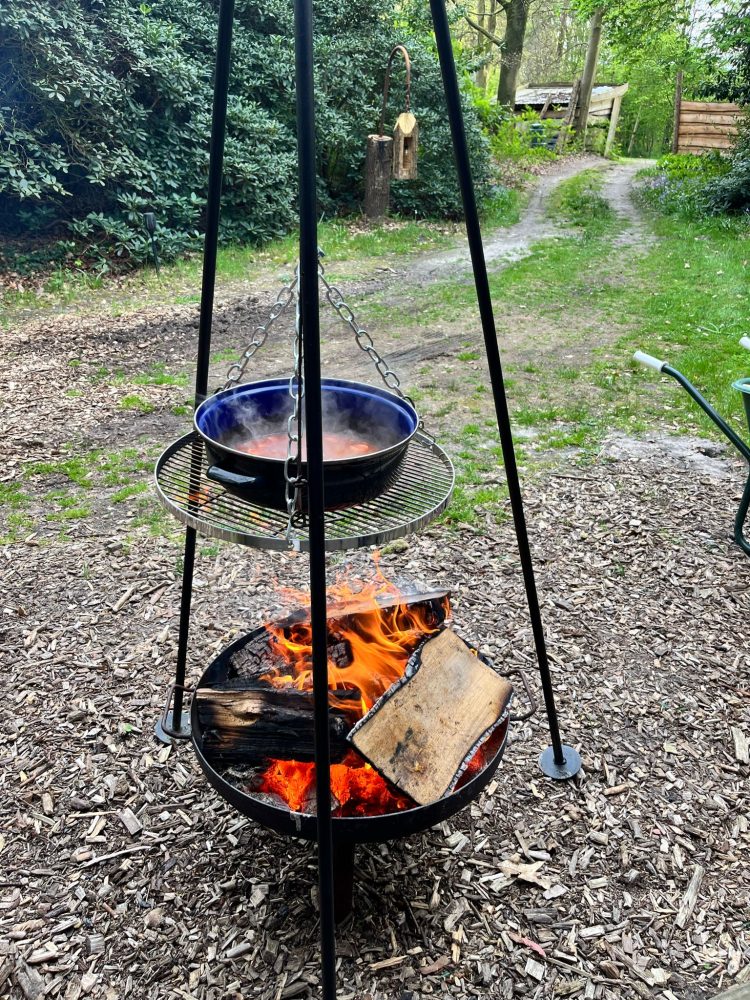 vuurschaal bij natuurhuisje De Flierbos
